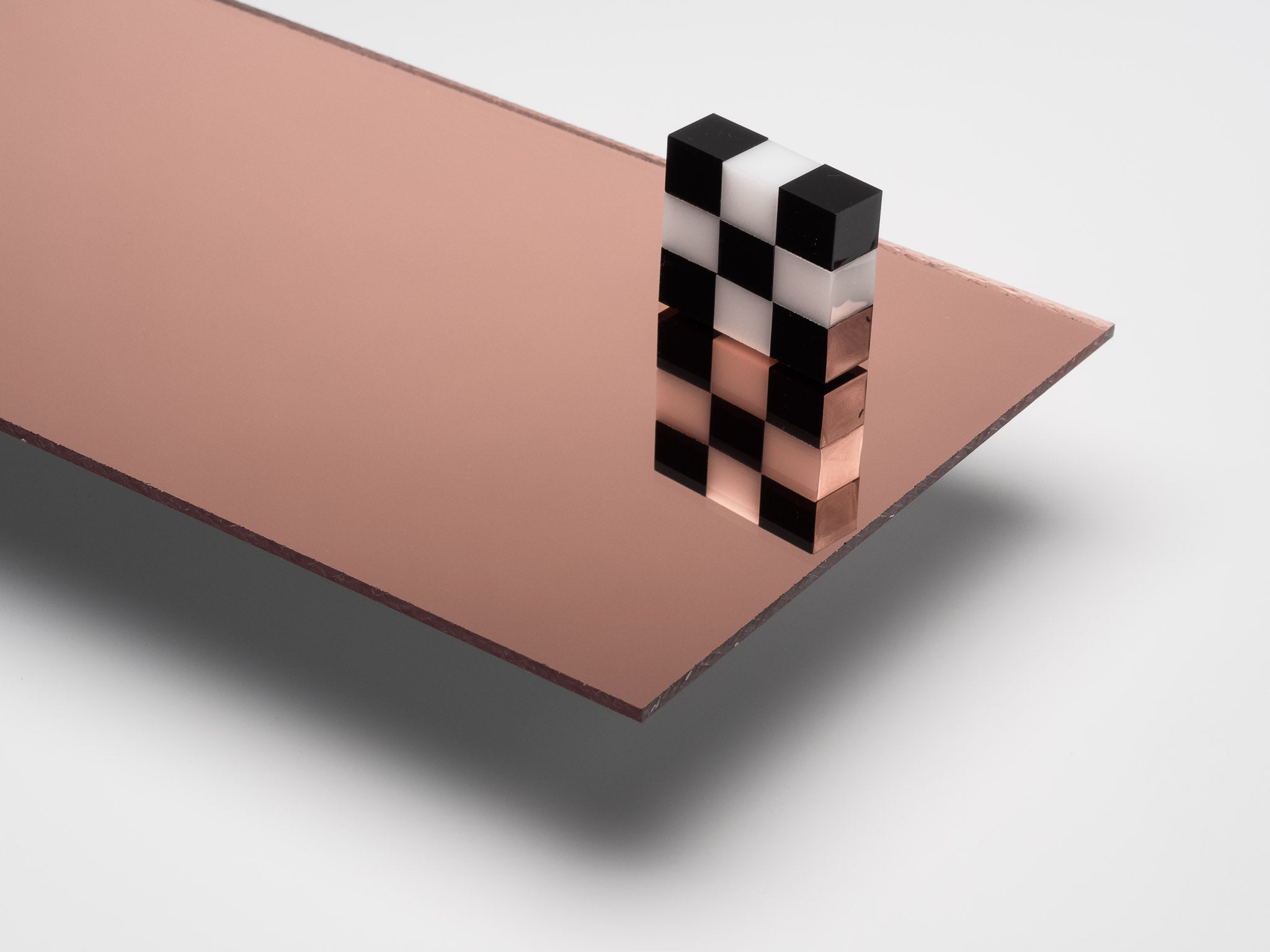 Rose Gold Mirror Acrylic Sheet Extruded Plexiglass Mirror Canal